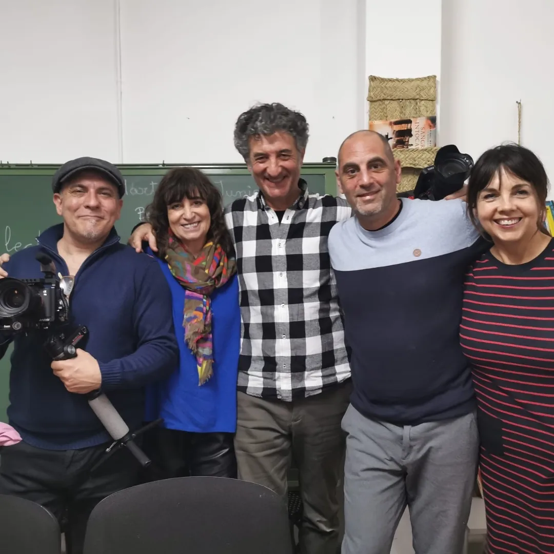 David Pellicer Junto al director Patxi Uriz y la escritora Rosa Montero Grabando el documental tráeme una Palabra de Mi pueblo Lee