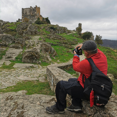 David Pellicer Serra en una sesión de fotos en el pueblo de Trevejo en la Provincia de Cáceres