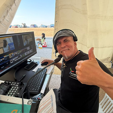 David Pellicer Serra realizando un Programa en Directo del Eclipse total de sol para Grupo cadena media